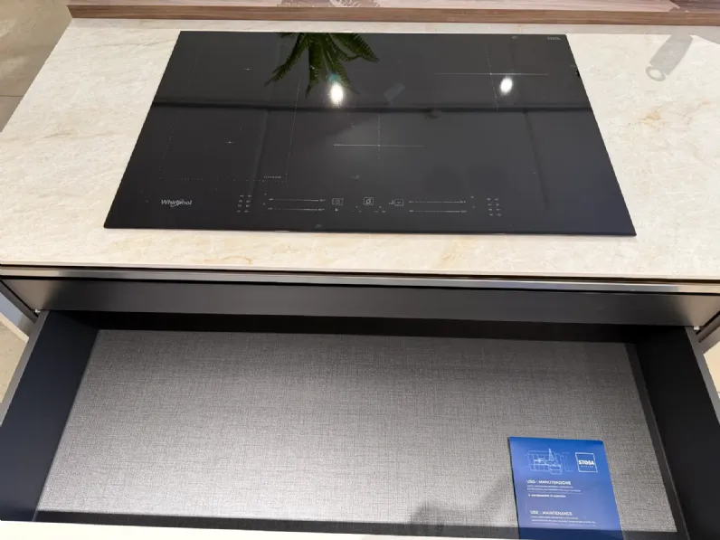 Cucina altri colori moderna con isola Metropolis Stosa in Offerta Outlet