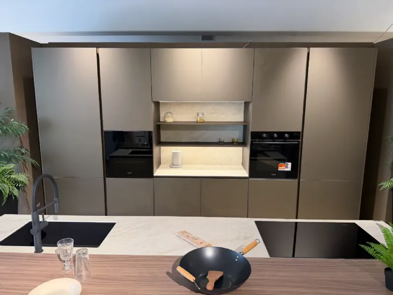 Cucina altri colori moderna con isola Metropolis Stosa in Offerta Outlet