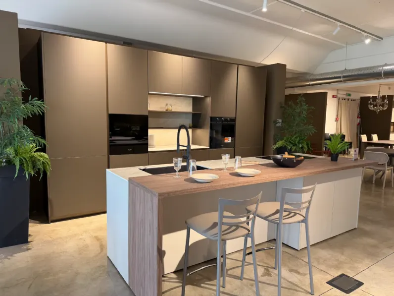 Cucina altri colori moderna con isola Metropolis Stosa in Offerta Outlet