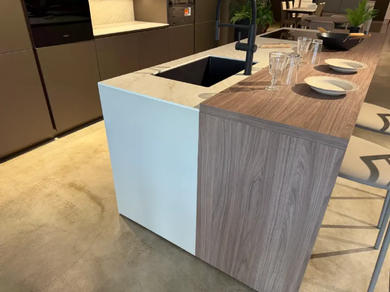 Cucina altri colori moderna con isola Metropolis Stosa in Offerta Outlet