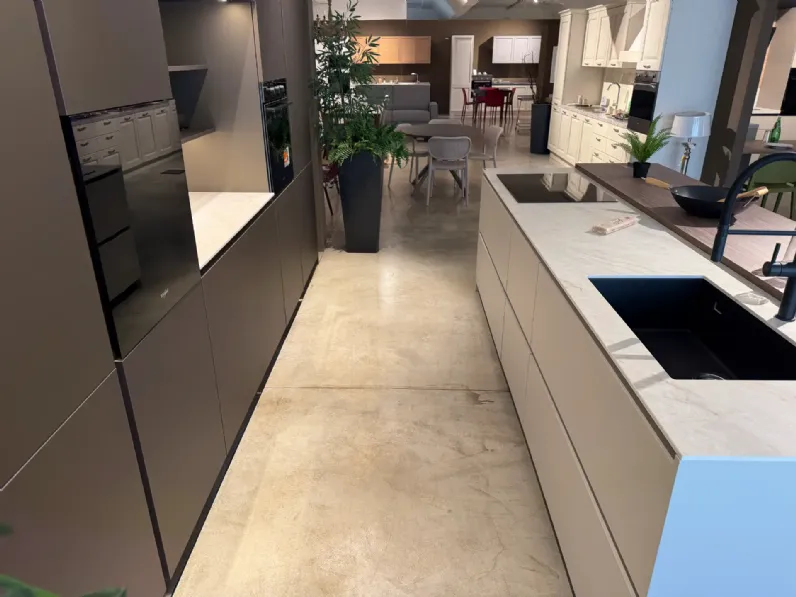 Cucina altri colori moderna con isola Metropolis Stosa in Offerta Outlet