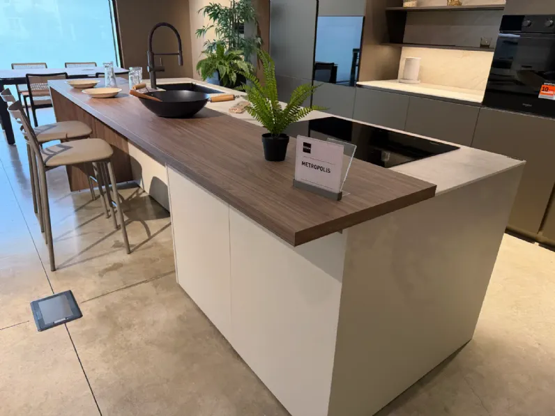 Cucina altri colori moderna con isola Metropolis Stosa in Offerta Outlet