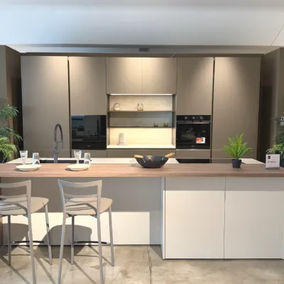 Cucina altri colori moderna con isola Metropolis Stosa in Offerta Outlet