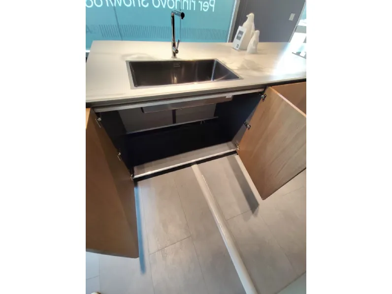 Cucina noce design con isola Aran Rigoletto a soli 17275 Euro
