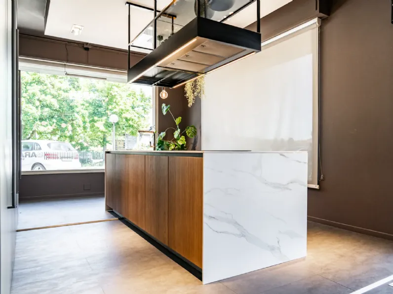 Cucina noce design con isola Aran Rigoletto a soli 17275 Euro