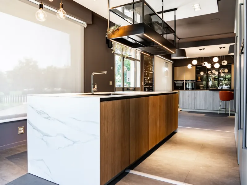 Cucina noce design con isola Aran Rigoletto a soli 17275 Euro