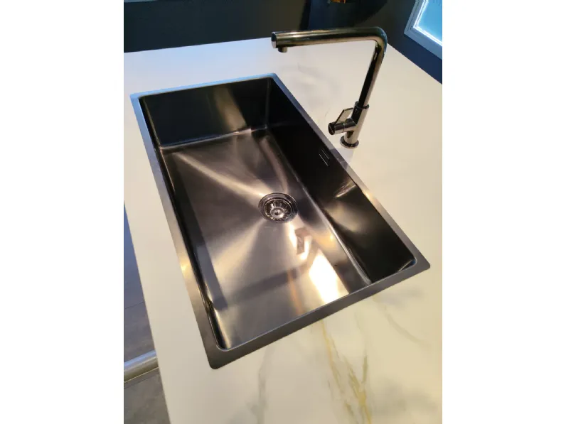 Cucina noce design con isola Aran Rigoletto a soli 17275 Euro