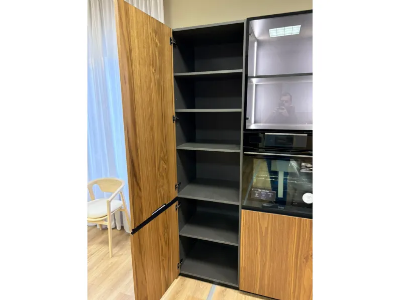 Cucina lineare in legno noce Menta a prezzo ribassato