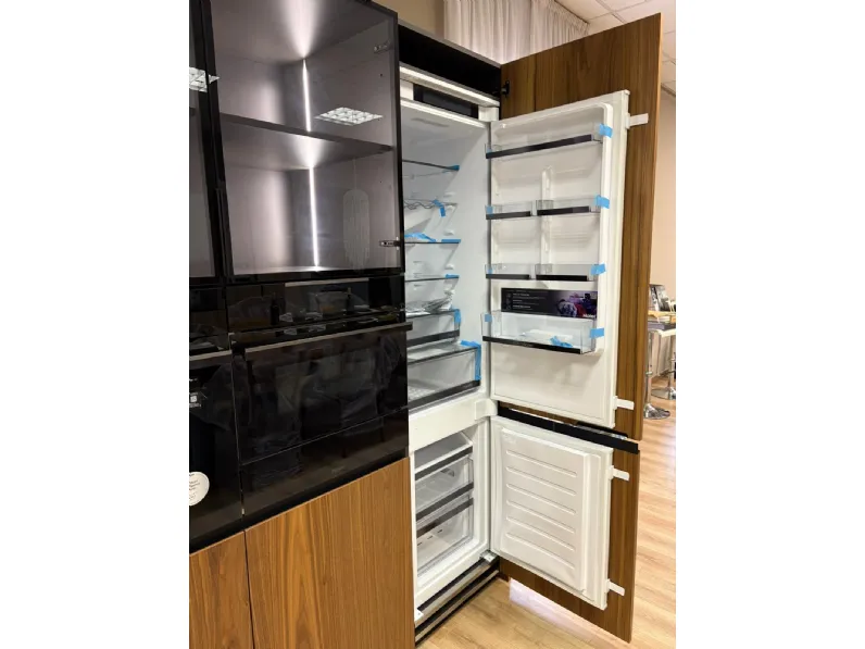 Cucina lineare in legno noce Menta a prezzo ribassato