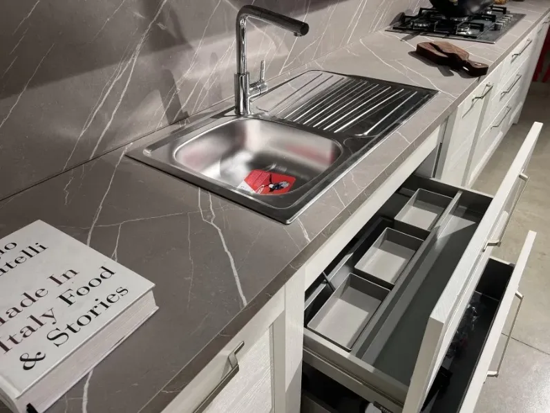 Cucina lineare in legno a prezzo scontato 60%