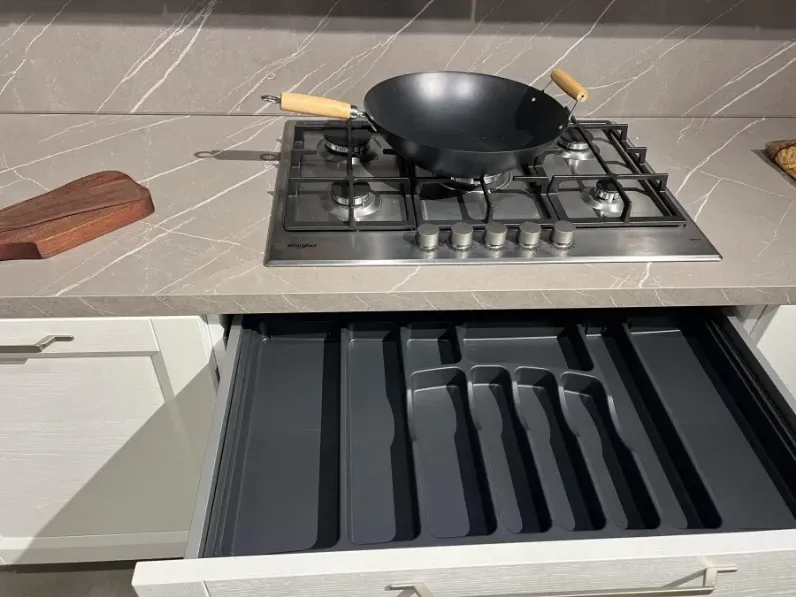 Cucina lineare in legno a prezzo scontato 60%