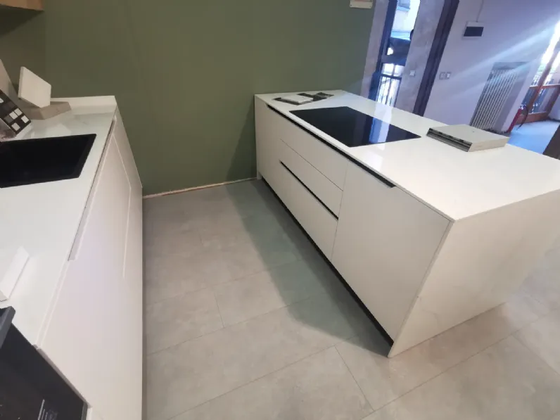 Cucina Area 22 lesmo moderna bianca Dibiesse con isola scontata 30%