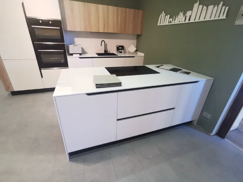 Cucina Area 22 lesmo moderna bianca Dibiesse con isola scontata 30%