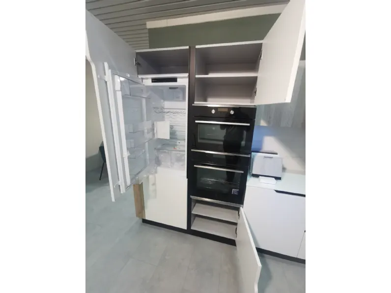 Cucina Area 22 lesmo moderna bianca Dibiesse con isola scontata 30%