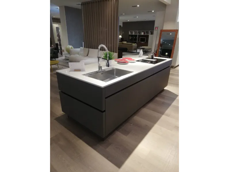 Cucina con isola Veneta Cucine Iconica SCONTATA 49%