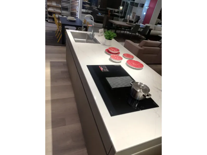 Cucina con isola Veneta Cucine Iconica SCONTATA 49%