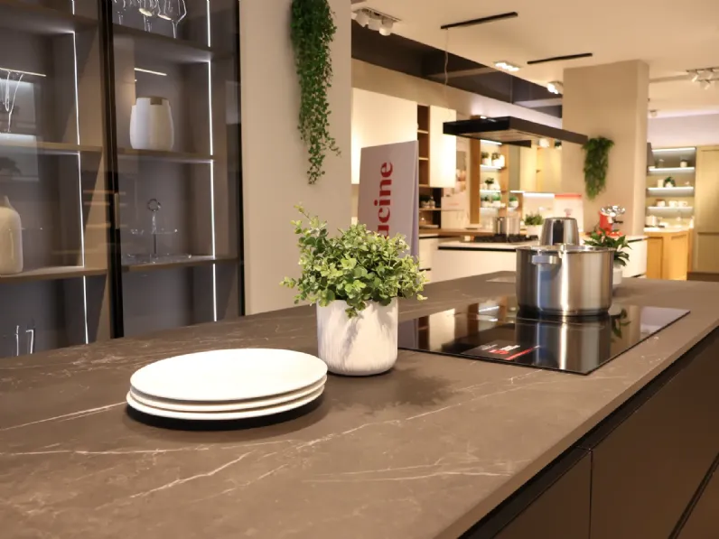 Scopri la cucina Lounge di Veneta Cucine in OFFERTA OUTLET 