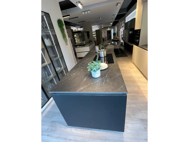 Scopri la cucina Lounge di Veneta Cucine in OFFERTA OUTLET 