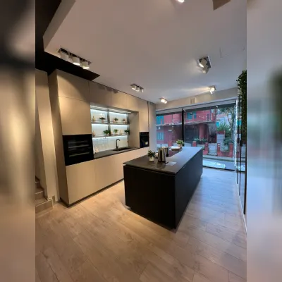 Scopri la cucina Lounge di Veneta Cucine in OFFERTA OUTLET 