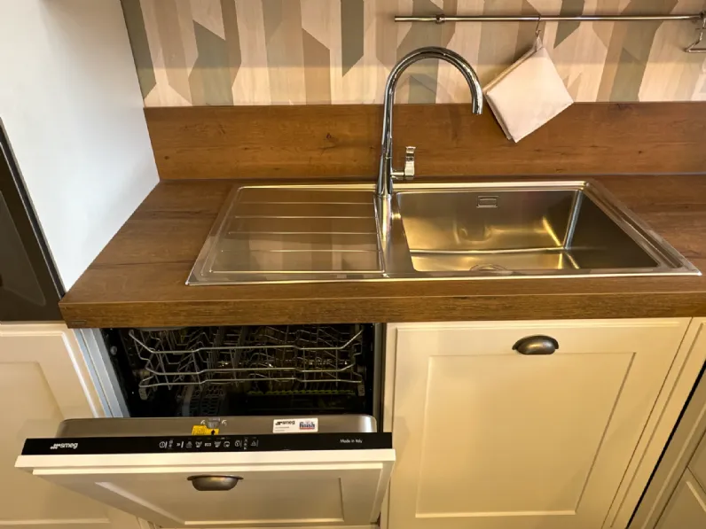 Cucina bianca classica con penisola Scavolini Favilla a soli 10500 Euro