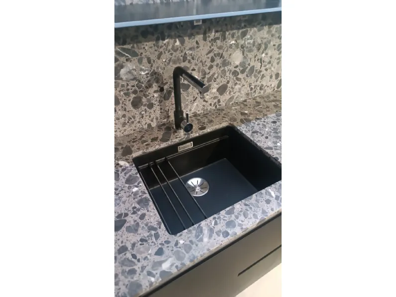 Cucina con penisola in laminato materico altri colori N elle e inside a prezzo ribassato