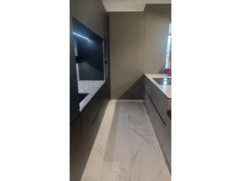Cucina con penisola in laminato materico altri colori N elle e inside a prezzo ribassato