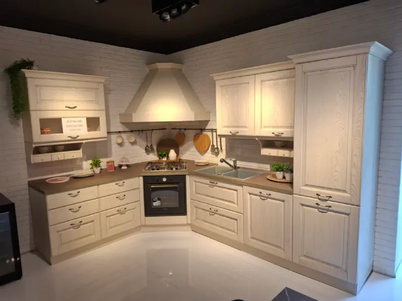 Cucina modello memory  ad angolo Veneta Cucine con uno sconto imperdibile