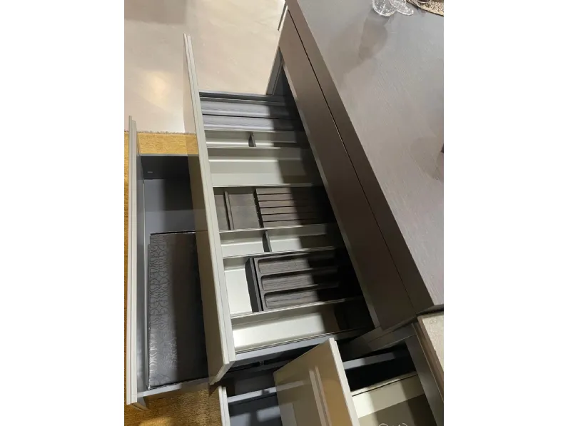 Cucina Ernestomeda Sign con isola  OFFERTA OUTLET sconto 63% 