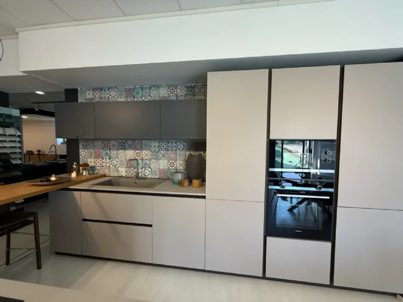Cucina moderna con isola Loft xxl Arrex a prezzo ribassato