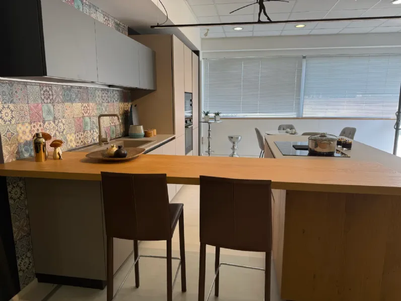 Cucina moderna con isola Loft xxl Arrex a prezzo ribassato