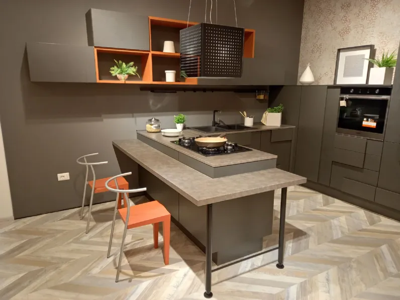 Cucina grigia moderna con penisola Creativa Lube cucine scontata