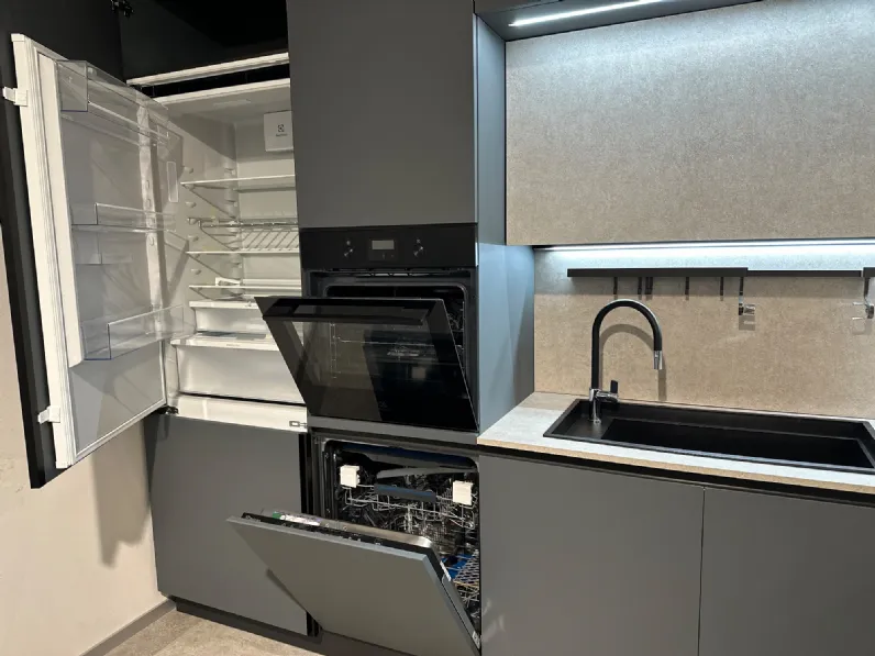 Cucina a prezzo ribassato con penisola moderna Infinity Stosa
