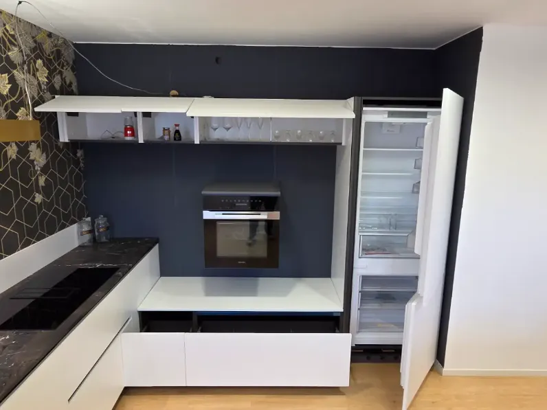 Cucina ad angolo moderna bianca Ar-tre Cucina up design laccata piano quarzite  a soli 10830 Euro