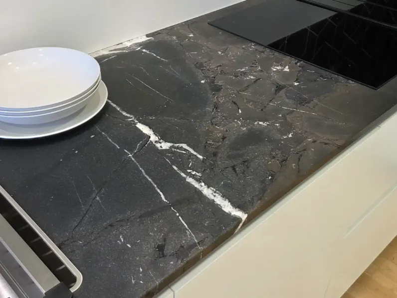 Cucina ad angolo moderna bianca Ar-tre Cucina up design laccata piano quarzite  a soli 10830 Euro