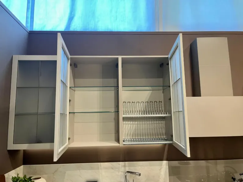 Cucina Scavolini classica ad angolo altri colori in laminato opaco Carattere