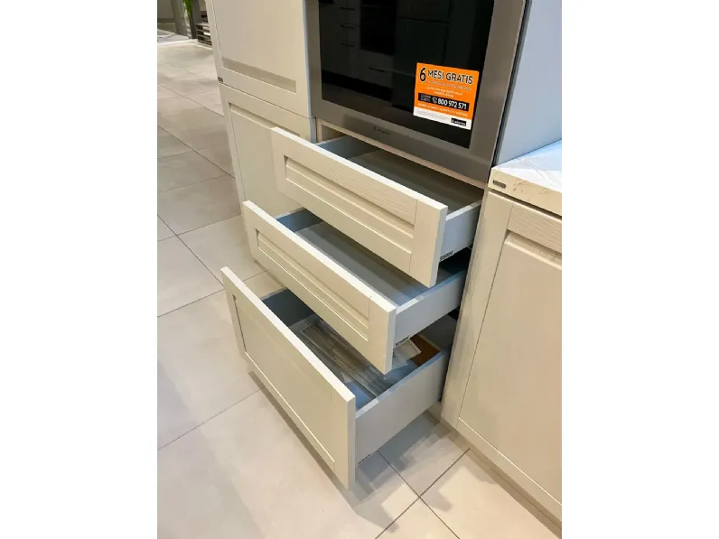 Cucina Scavolini classica ad angolo altri colori in laminato opaco Carattere