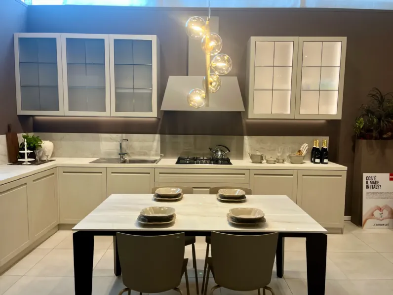 Cucina Scavolini classica ad angolo altri colori in laminato opaco Carattere