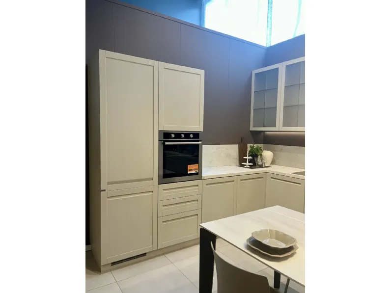 Cucina Scavolini classica ad angolo altri colori in laminato opaco Carattere