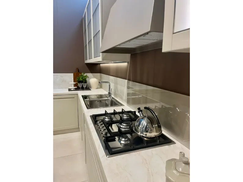 Cucina Scavolini classica ad angolo altri colori in laminato opaco Carattere