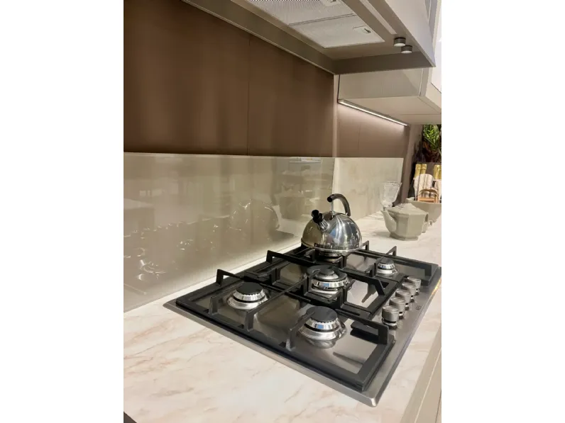 Cucina Scavolini classica ad angolo altri colori in laminato opaco Carattere