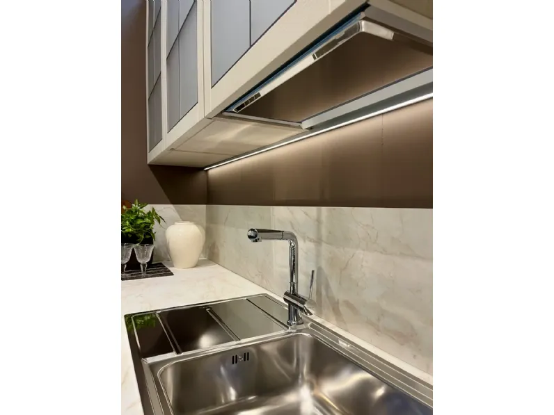Cucina Scavolini classica ad angolo altri colori in laminato opaco Carattere