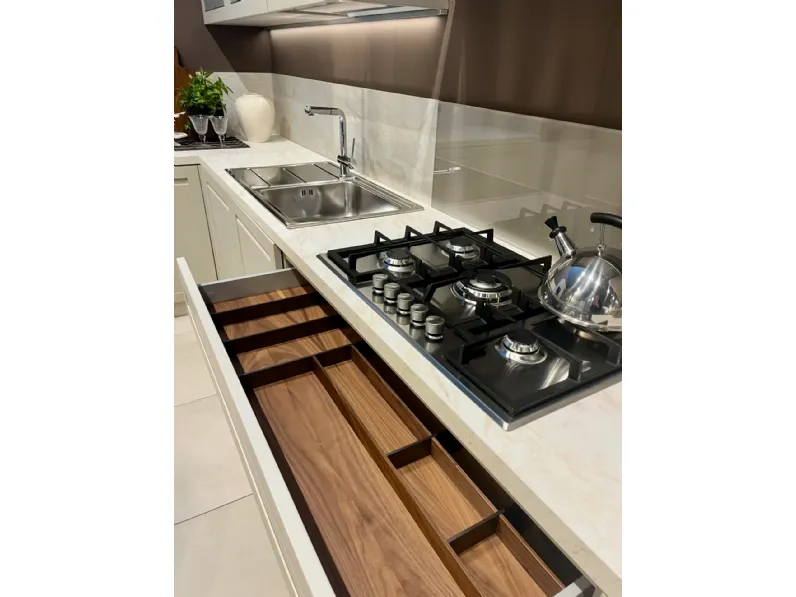 Cucina Scavolini classica ad angolo altri colori in laminato opaco Carattere