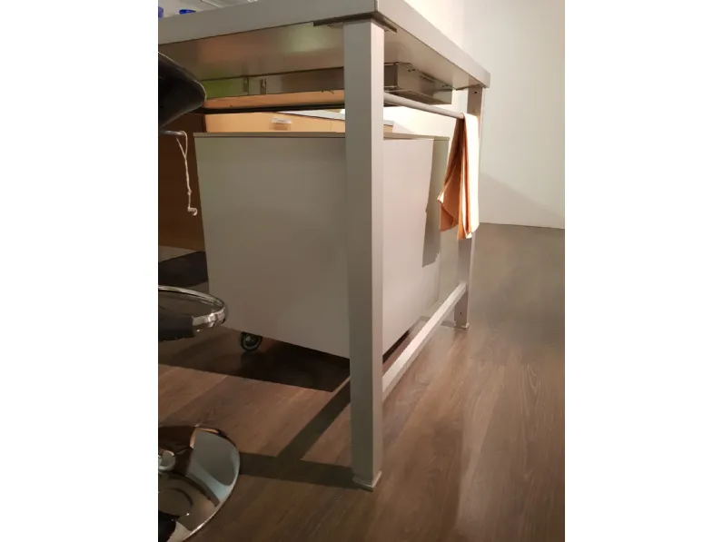 Cucina ad angolo moderna Planet Varenna a prezzo ribassato