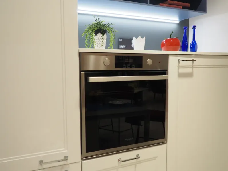 Cucina colony classica bianca Scavolini con isola scontata 30%