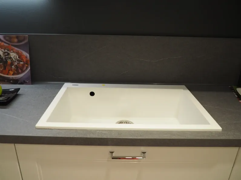 Cucina colony classica bianca Scavolini con isola scontata 30%