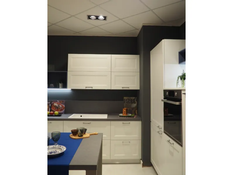 Cucina colony classica bianca Scavolini con isola scontata 30%