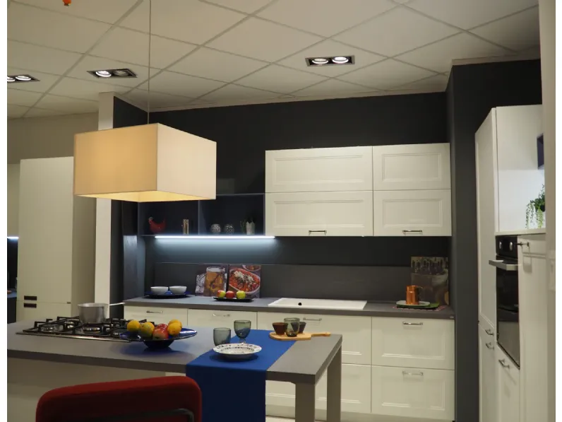 Cucina colony classica bianca Scavolini con isola scontata 30%