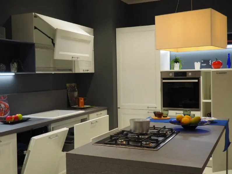 Cucina colony classica bianca Scavolini con isola scontata 30%