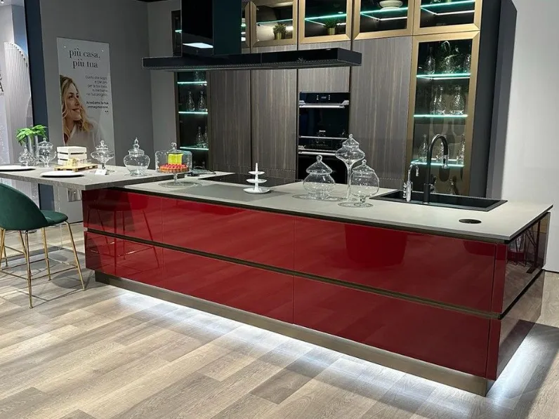Cucina Stratos  moderna rossa Mobilturi con isola scontata 58%