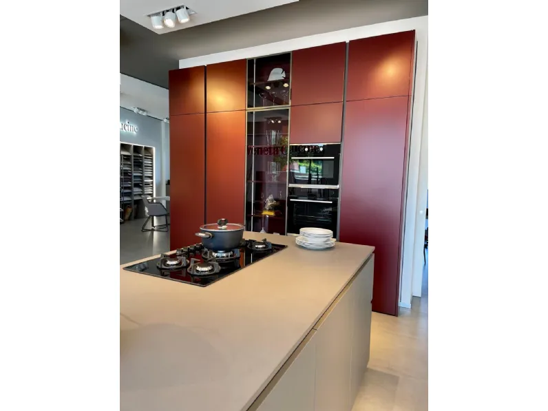 Cucina moderna con isola Lounge  Veneta Cucine a prezzo scontato